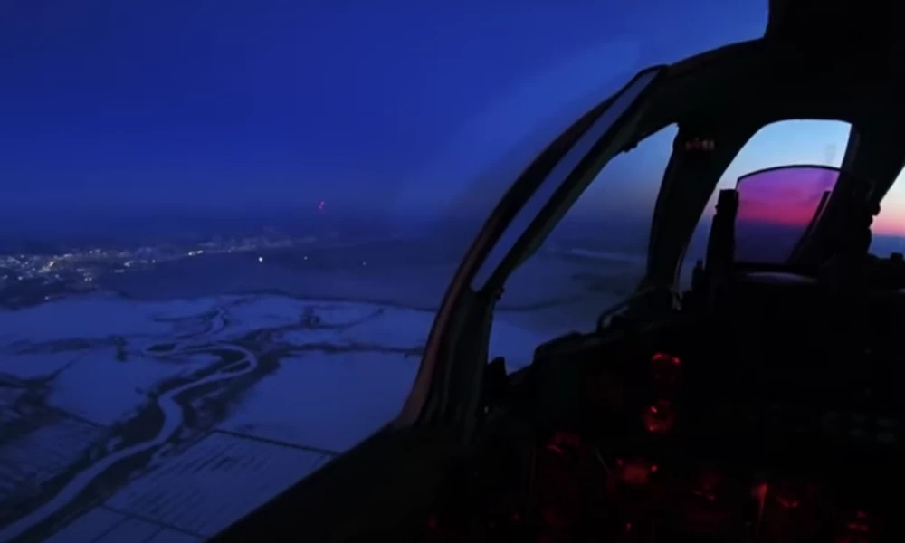 Ρωσία: MiG-31 σχίζει τον αέρα μέσα στη νύχτα και ''αναχαιτίζει'' τον εχθρό (ΒΙΝΤΕΟ)